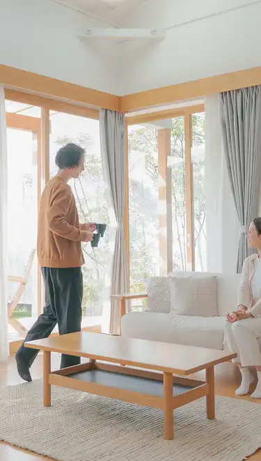 hero-scroll-image-transition