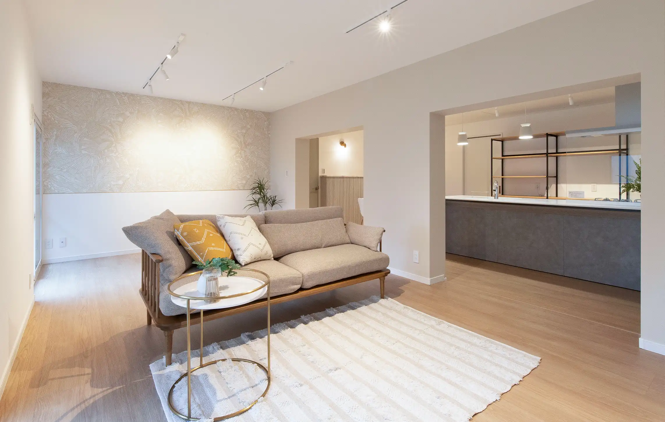 hero-scroll-image-main